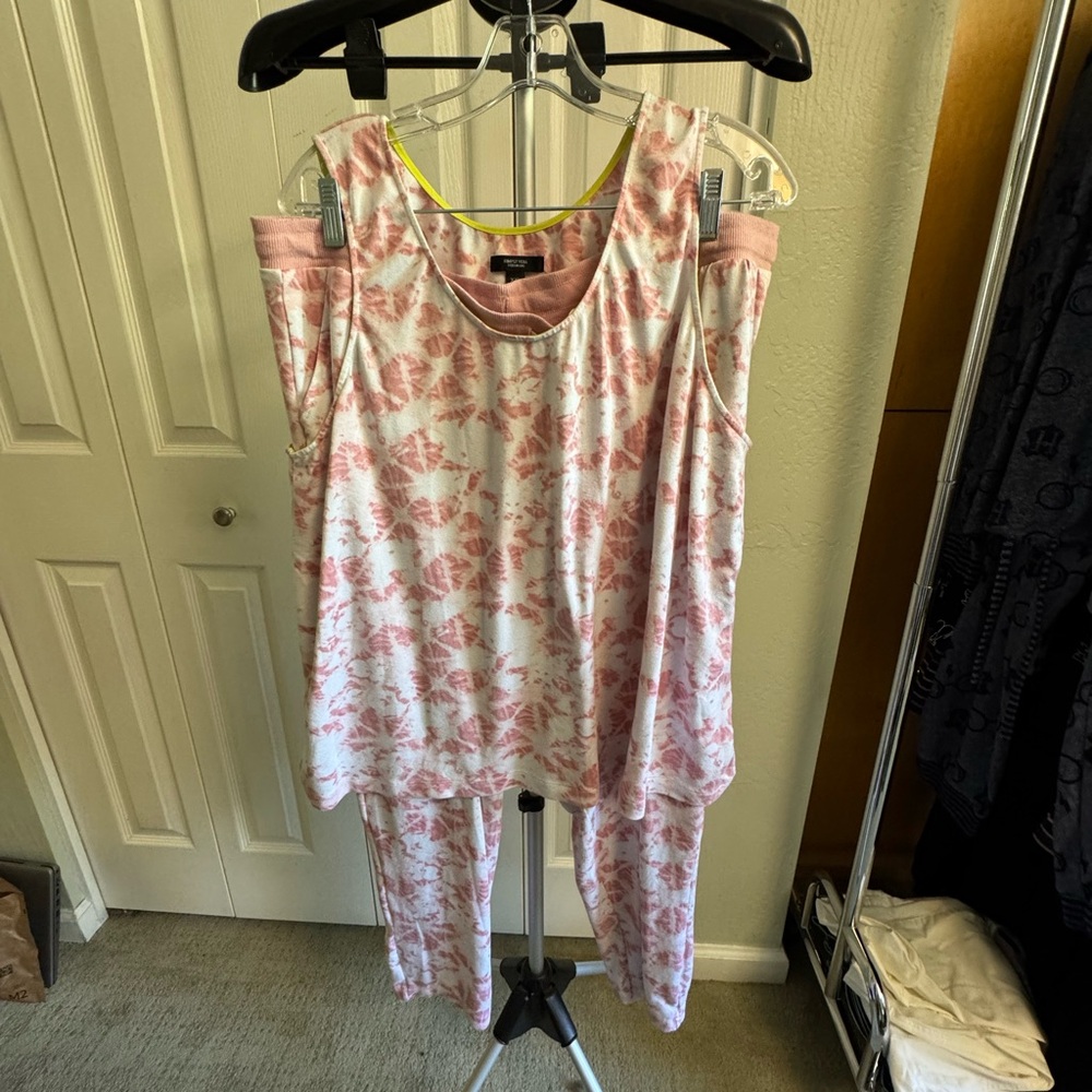 Simply Vera Vera Wang Pink and White Pajama Set